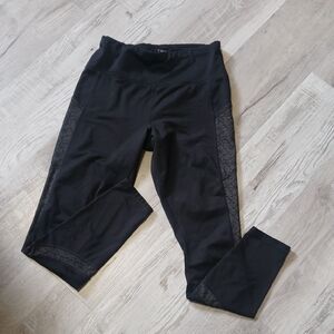 Black Cropped Leggings with Patterned Panels Pockets  Athletic Works Size Medium